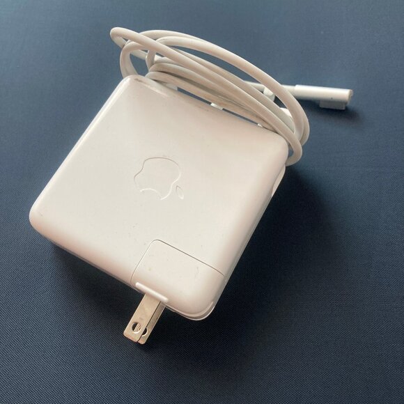 Apple MagSafe Charger/Power Adapter for MacBook / Pro - Picture 1 of 3